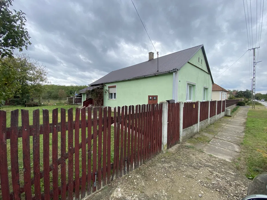 🏠 CASĂ ÎN VÁLLAJ